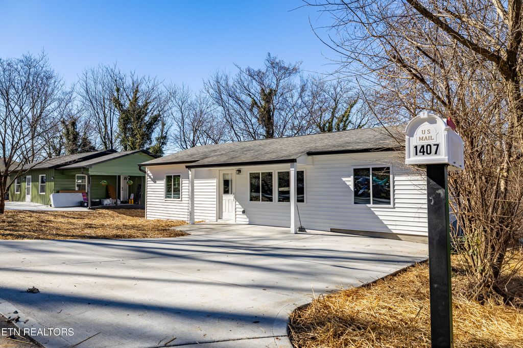 Photo of 1407 Wales Ave, Maryville, TN 37804 (MLS # 1329350)