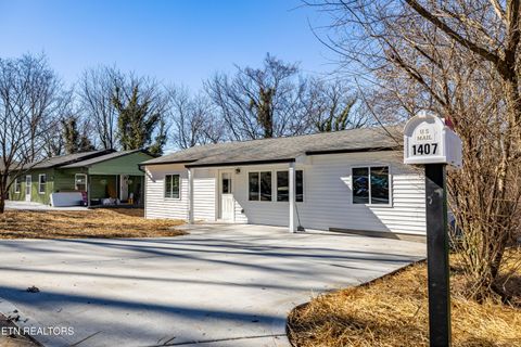 Photo of 1407 Wales Ave, Maryville, TN 37804 (MLS # 1329350)