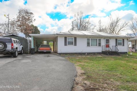 Photo of 1014 Sweetwater Vonore Rd, Sweetwater, TN 37874 (MLS # 1355902)