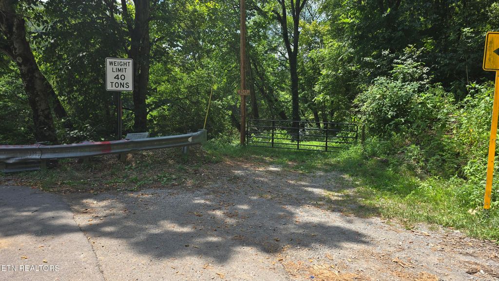 Photo of 4245 Cave Springs Rd, Tazewell, TN 37879 (MLS # 1307957)