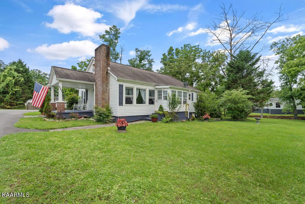 Photo of 111 Midway Drive, Oliver Springs, TN 37840 (MLS # 1230806)