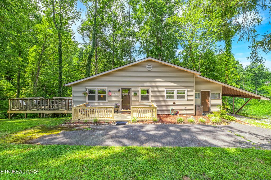 Photo of 432 W Loop Rd, Gatlinburg, TN 37738 (MLS # 1308237)