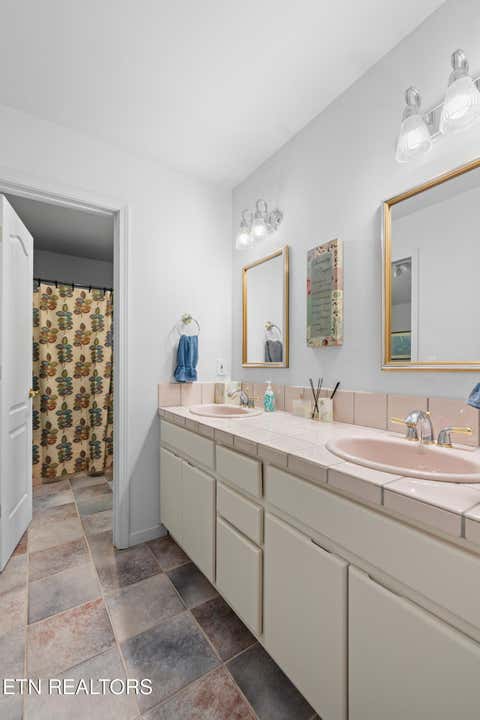 Tiny photo for 211 Mariners Way, Dandridge, TN 37725 (MLS # 1344391)