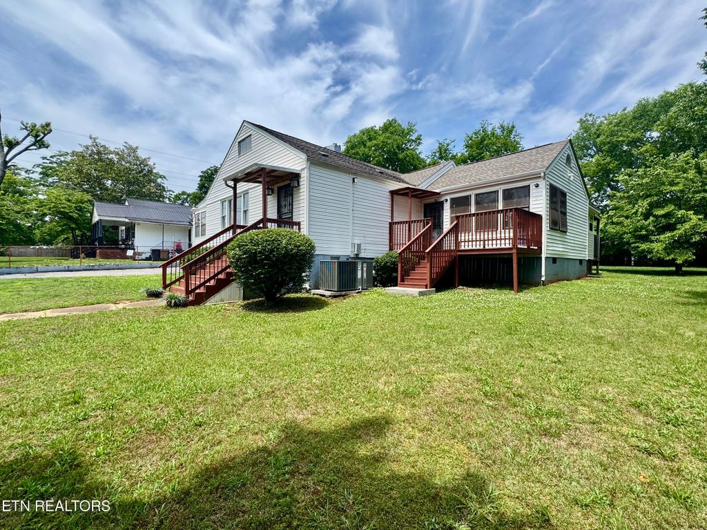 Photo of 1703 Charles Drive, Knoxville, TN 37918 (MLS # 1343598)