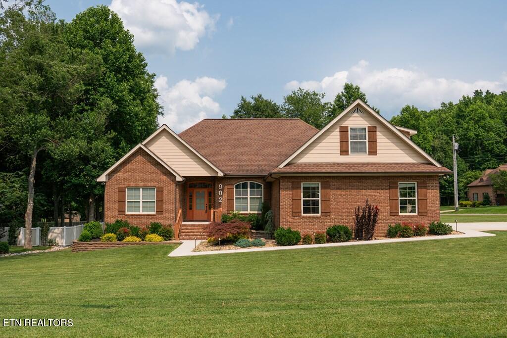 902 Evelyn Court
