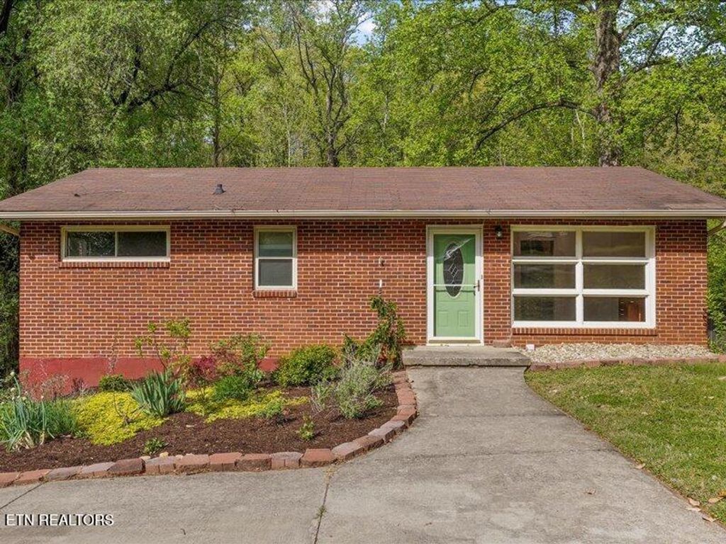 Photo of 4701 Hilltop Rd, Knoxville, TN 37920 (MLS # 1336226)