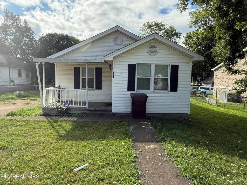 Photo of 141 W Howe St, Alcoa, TN 37701 (MLS # 1312213)