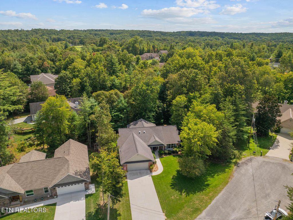 Photo of 13 Kenwood Court, Crossville, TN 38558 (MLS # 1309465)