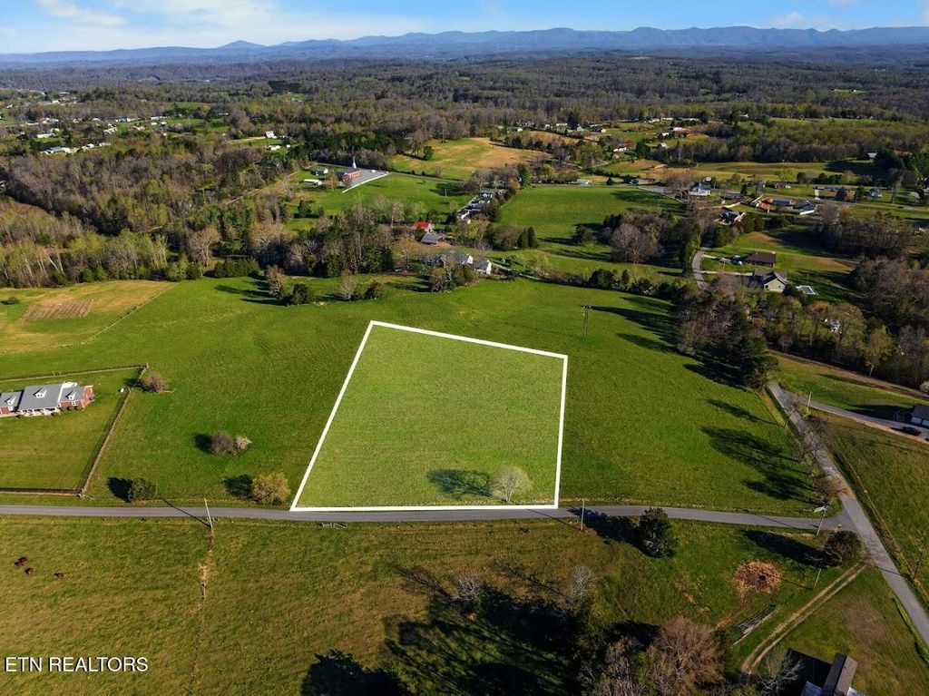 Photo of 2 Dunsmore Rd, Lenoir City, TN 37771 (MLS # 1334830)