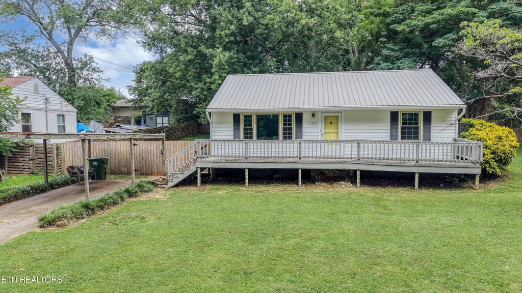 Photo of 1521 Cherry Drive, Maryville, TN 37804 (MLS # 1347972)