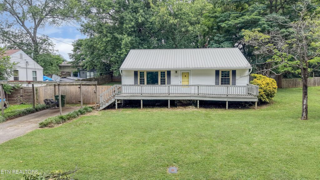 Photo of 1521 Cherry Drive, Maryville, TN 37804 (MLS # 1347972)