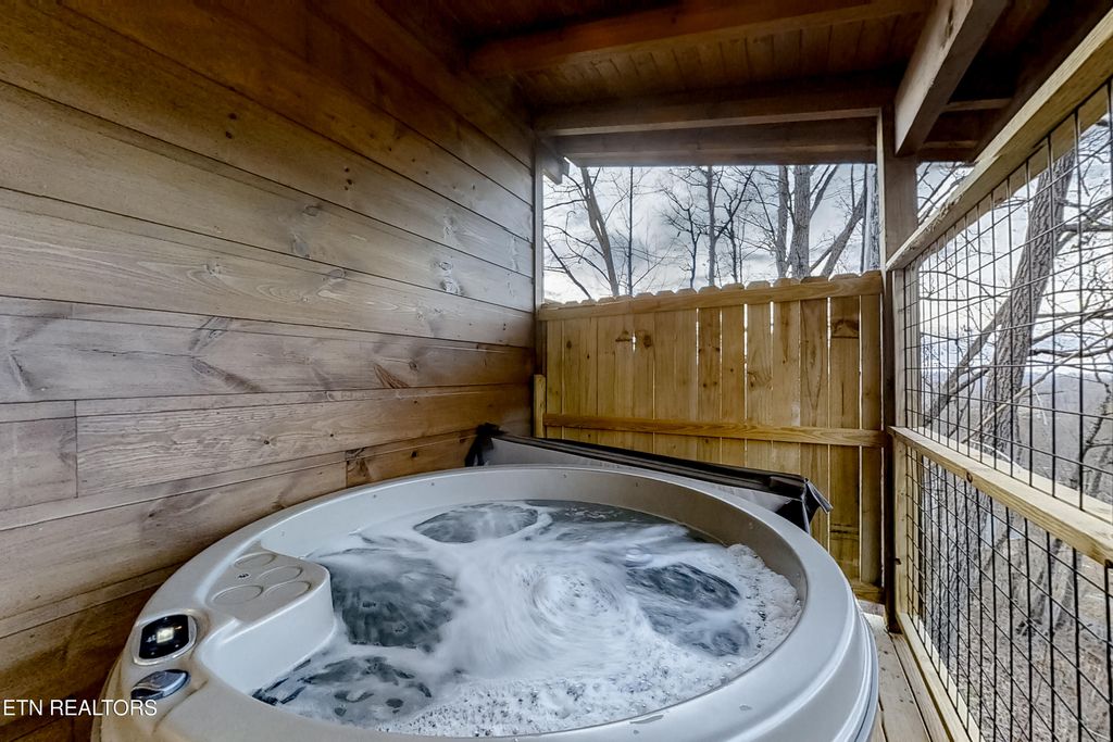 Photo of 1150 E Kings Ridge Rd, Gatlinburg, TN 37738 (MLS # 1315628)