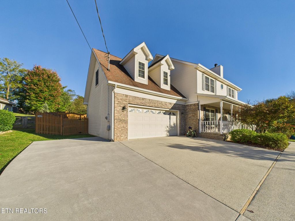 Photo of 572 Mariner Point Drive, Clinton, TN 37716 (MLS # 1319123)