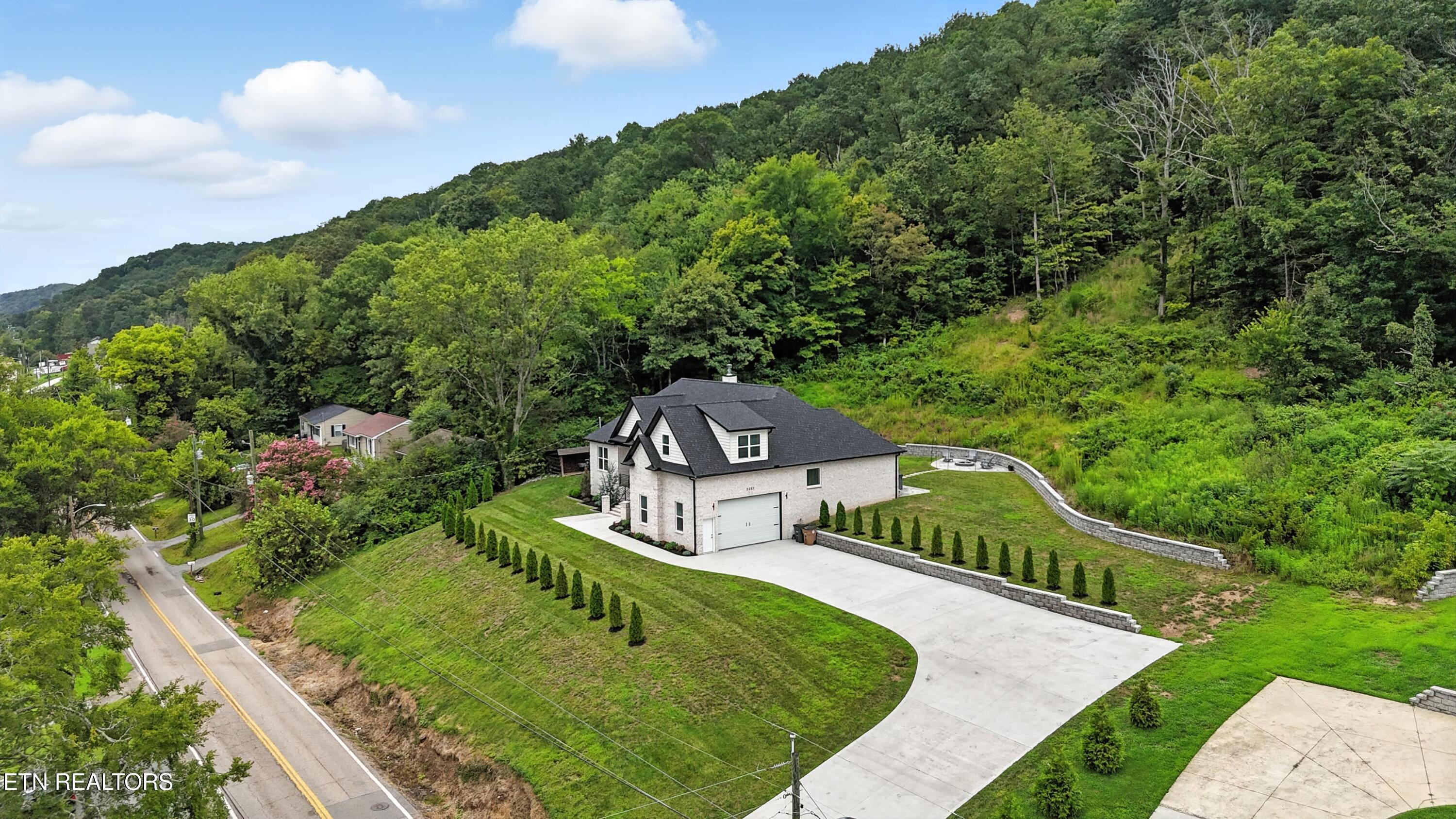 3301 Greenway Drive