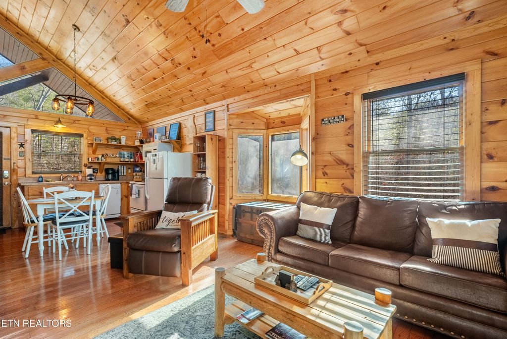 Photo of 3290 Emerald Springs Loop, Sevierville, TN 37862 (MLS # 1325414)