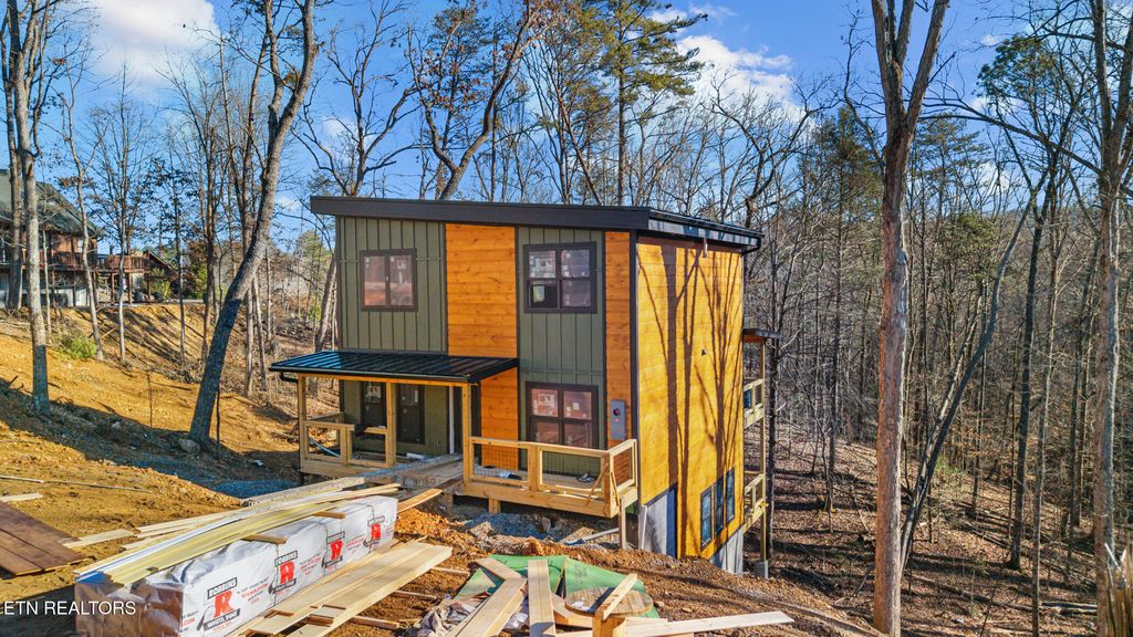 Photo of 613 Country Oaks Drive, Pigeon Forge, TN 37863 (MLS # 1326645)