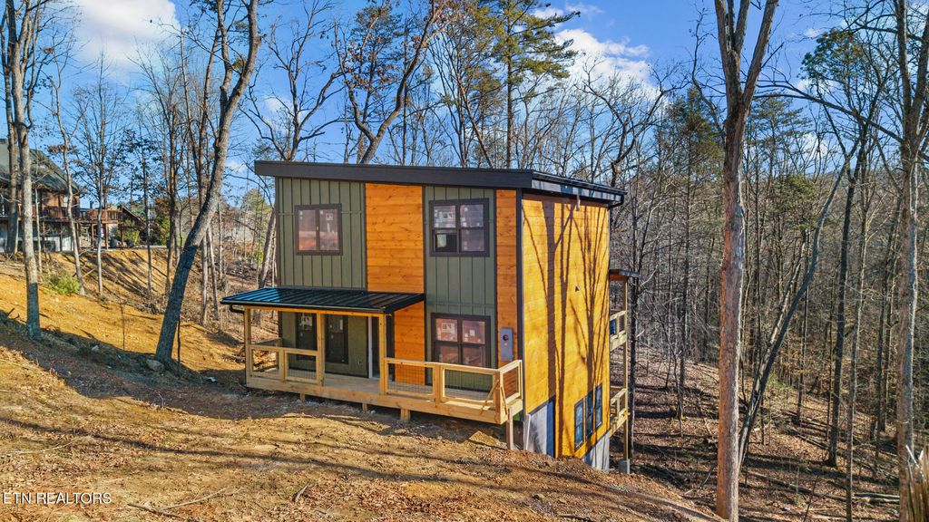 Photo of 613 Country Oaks Drive, Pigeon Forge, TN 37863 (MLS # 1326645)