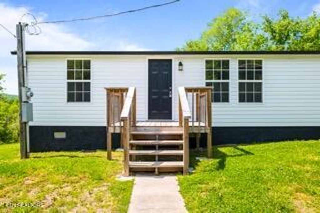 Photo of 1958 Branam Hill Rd, Jellico, TN 37762 (MLS # 1338457)