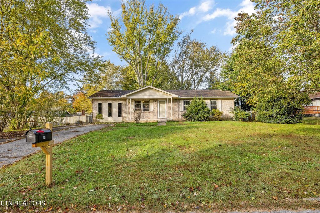 Photo of 101 Duncan Drive, Oliver Springs, TN 37840 (MLS # 1319901)