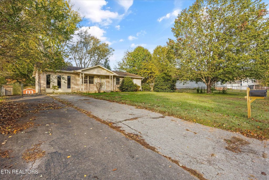 Photo of 101 Duncan Drive, Oliver Springs, TN 37840 (MLS # 1319901)