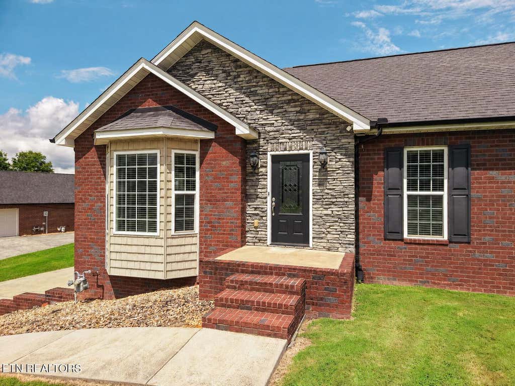 Photo of 3038 Waters Edge Drive, Morristown, TN 37814 (MLS # 1352957)