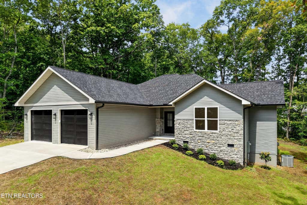 Photo of 104 Liverpool Circle, Crossville, TN 38558 (MLS # 1352628)