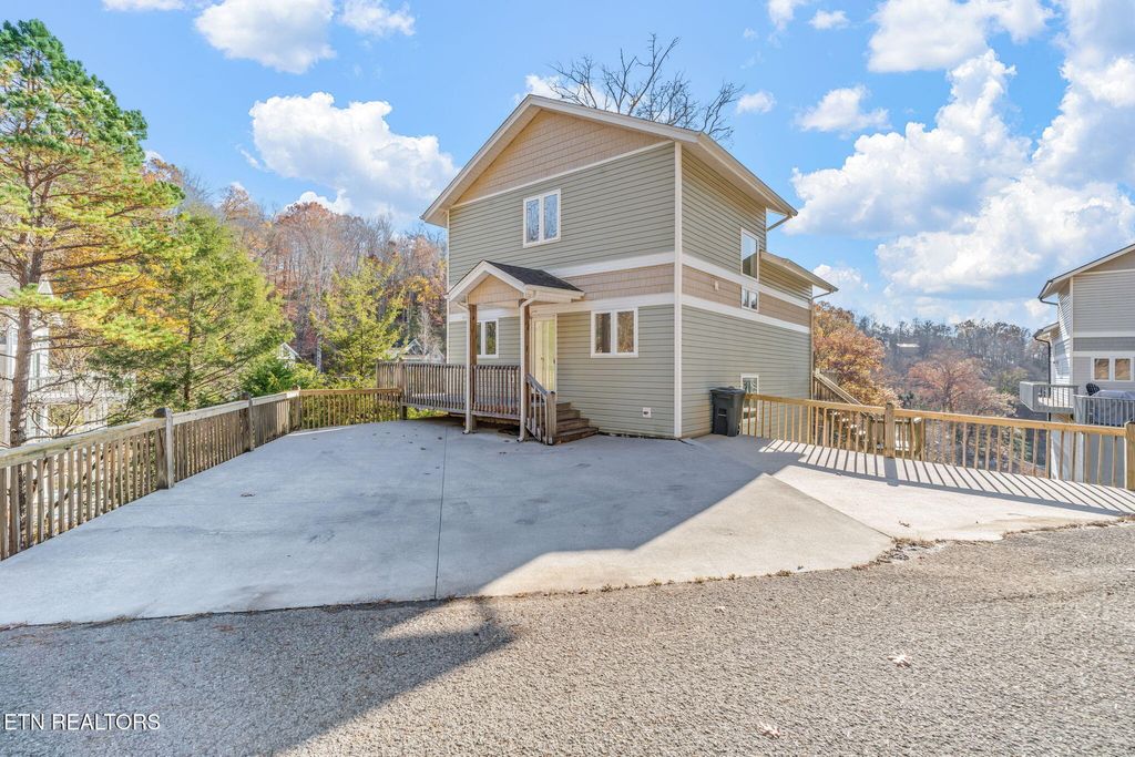 Photo of 551 Deerwood Lane, LaFollette, TN 37766 (MLS # 1322046)