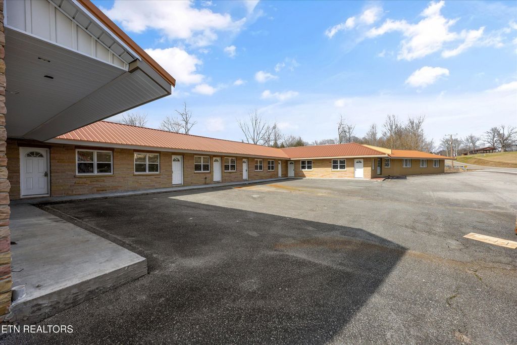 Photo of 8203 Morgan County Hwy Hwy, Sunbright, TN 37872 (MLS # 1331822)