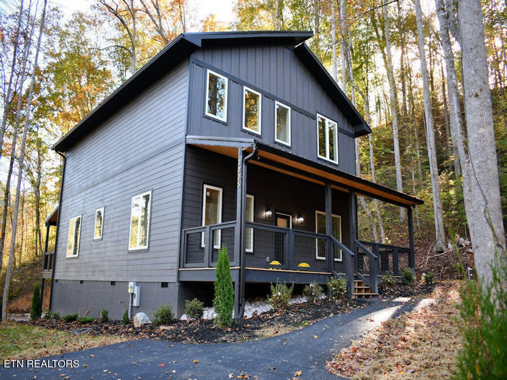 Photo of 2825 Whisper Creek Lane, Sevierville, TN 37862 (MLS # 1319752)