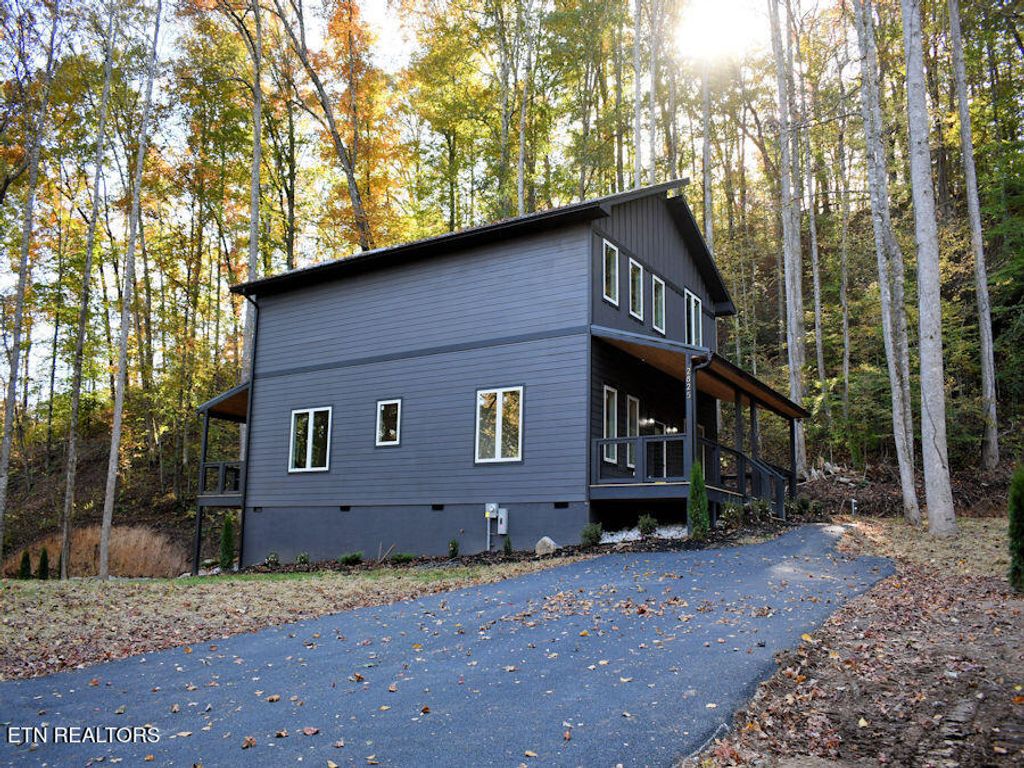 Photo of 2825 Whisper Creek Lane, Sevierville, TN 37862 (MLS # 1319752)