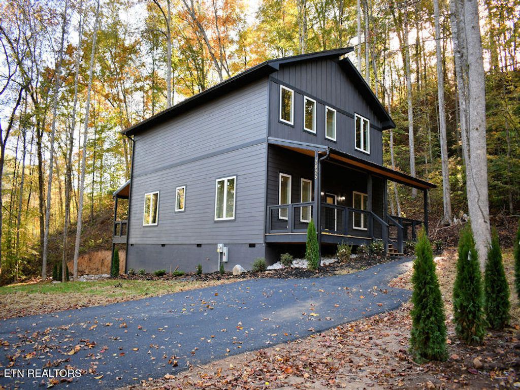 Photo of 2825 Whisper Creek Lane, Sevierville, TN 37862 (MLS # 1319752)