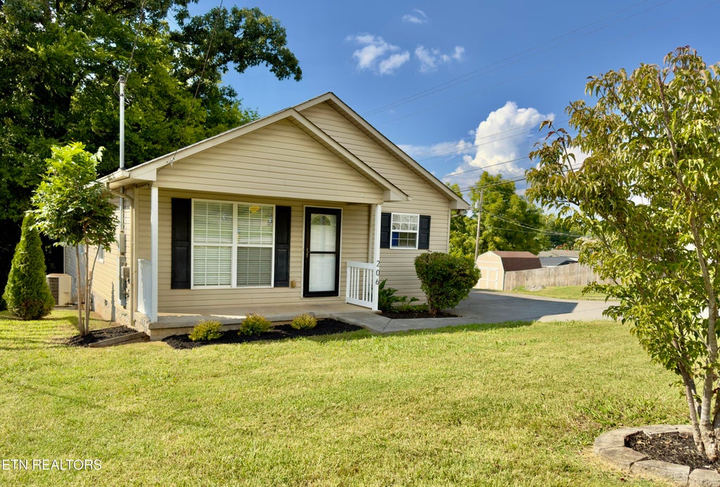 Photo of 206 W Edison St, Alcoa, TN 37701 (MLS # 1353464)