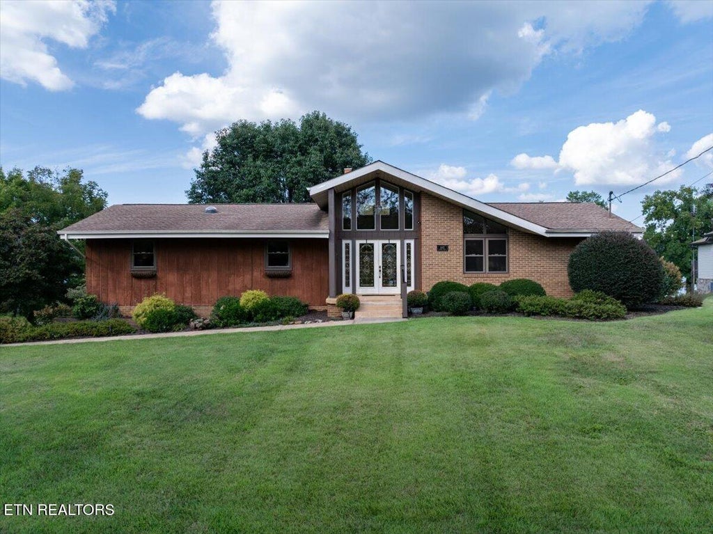 Photo of 4445 Scenic Drive, Lenoir City, TN 37772 (MLS # 1355915)