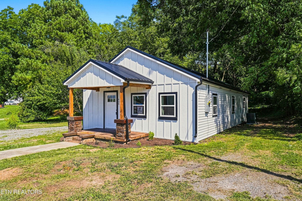 Photo of 408 Prospect Ave, Newport, TN 37821 (MLS # 1353298)