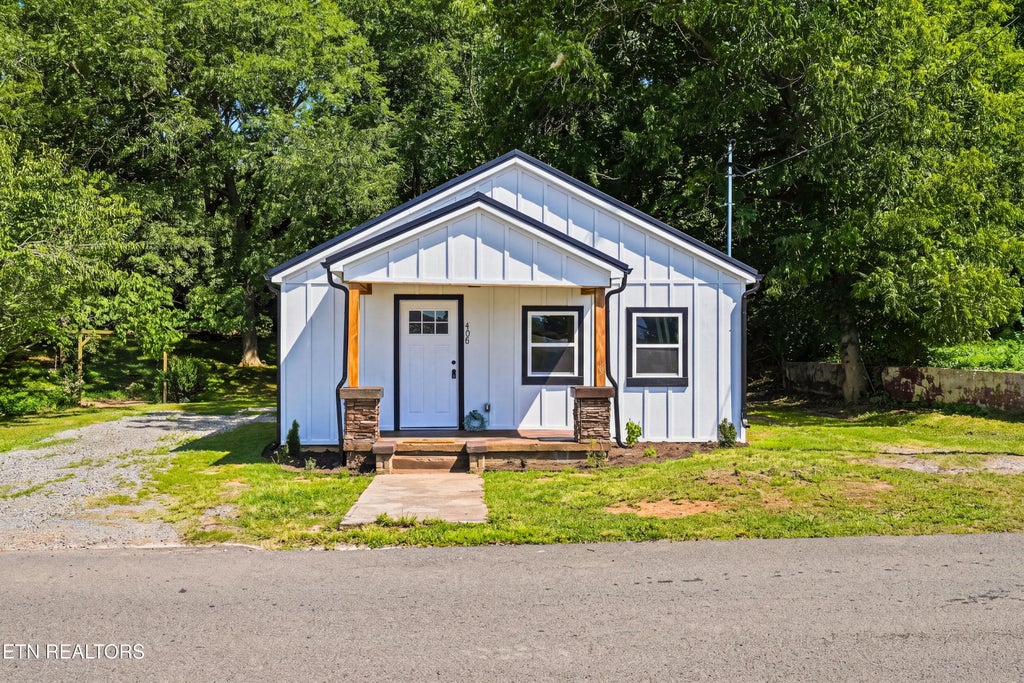 Photo of 408 Prospect Ave, Newport, TN 37821 (MLS # 1353298)