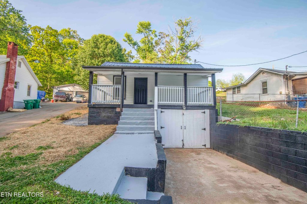 Photo of 4112 Edington Rd, Knoxville, TN 37920 (MLS # 1337325)