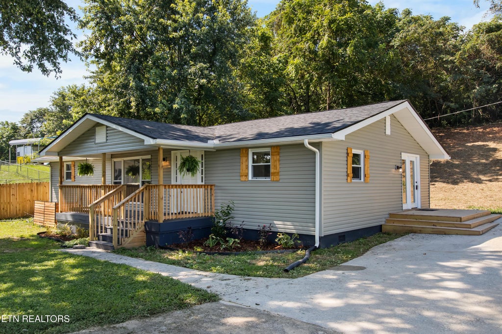 Photo of 462 Island Ford Rd, Jacksboro, TN 37757 (MLS # 1353851)