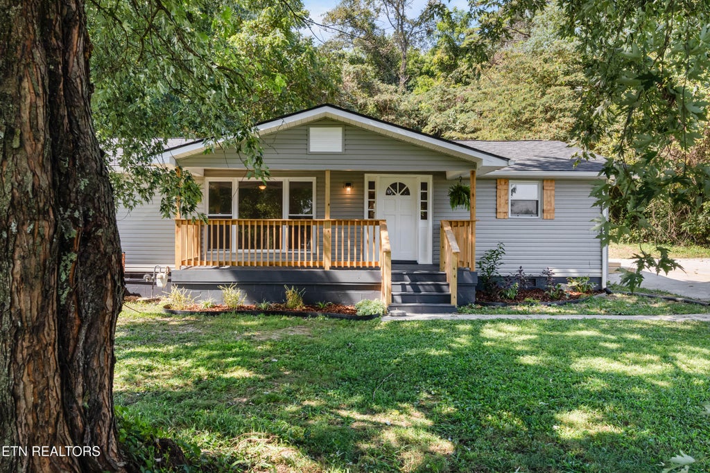 Photo of 462 Island Ford Rd, Jacksboro, TN 37757 (MLS # 1353851)