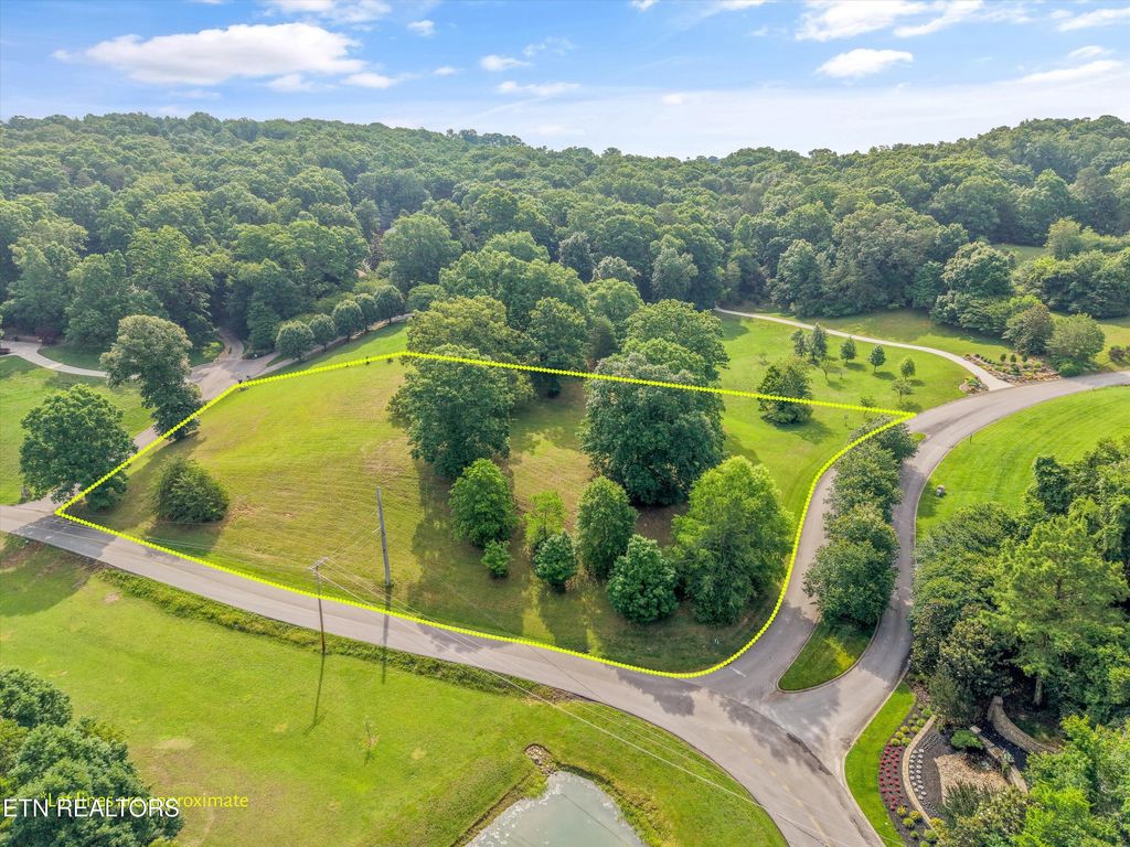 Photo of 110 Conkinnon Drive, Lenoir City, TN 37772 (MLS # 1342664)