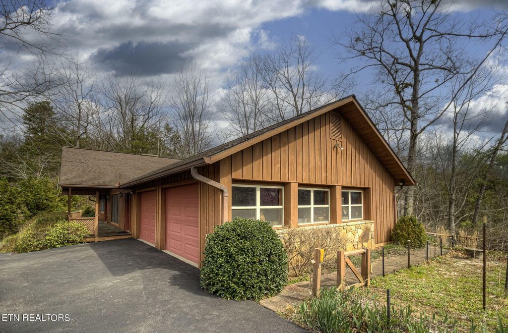 Photo of 845 Vixen Run, Gatlinburg, TN 37738 (MLS # 1295441)