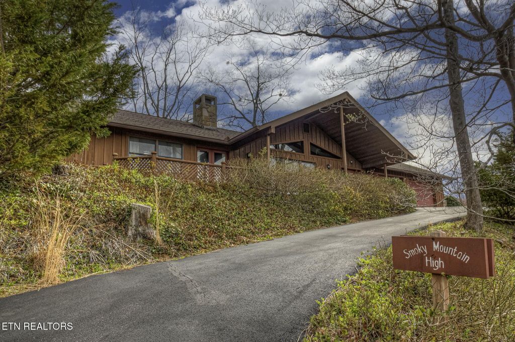 Photo of 845 Vixen Run, Gatlinburg, TN 37738 (MLS # 1295441)