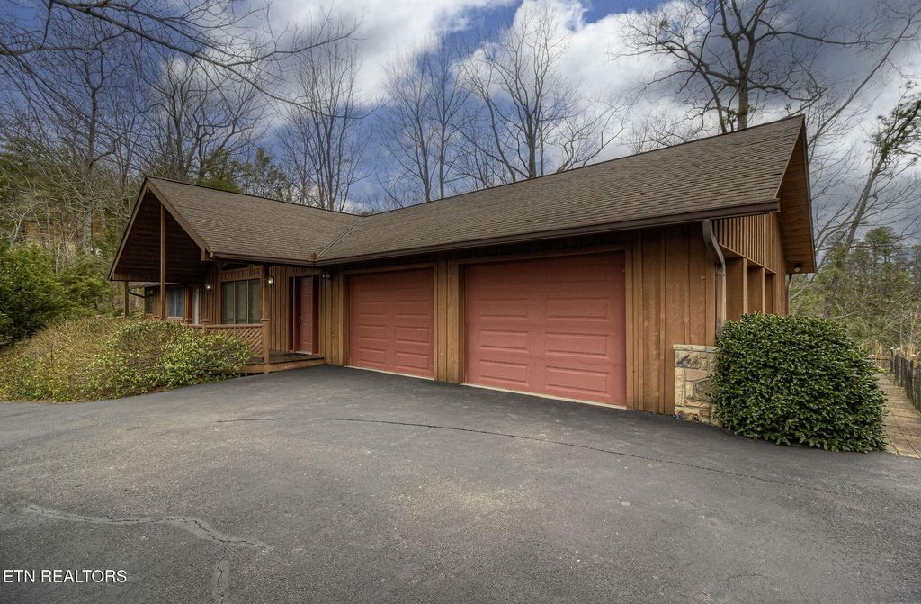 Photo of 845 Vixen Run, Gatlinburg, TN 37738 (MLS # 1295441)