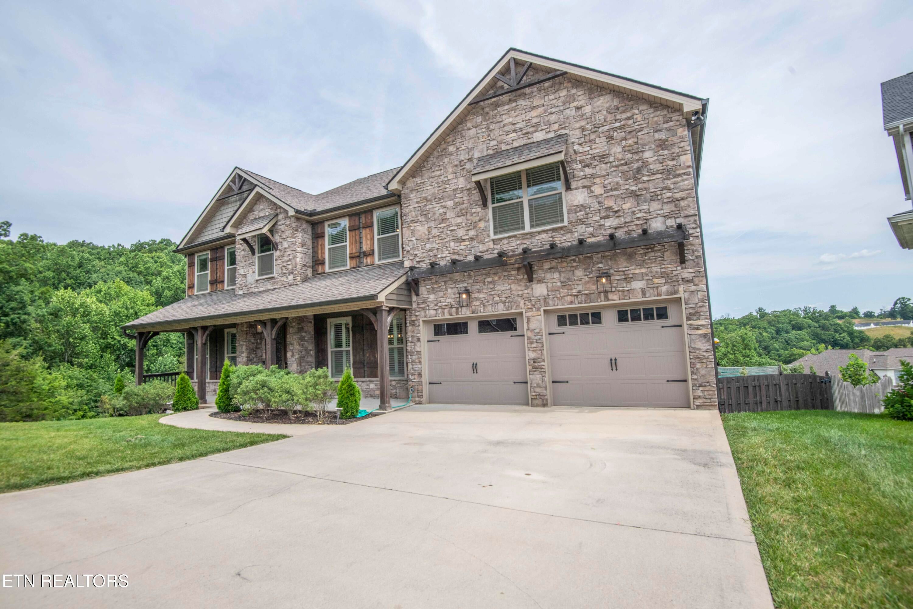 1905 Highlands Ridge Lane