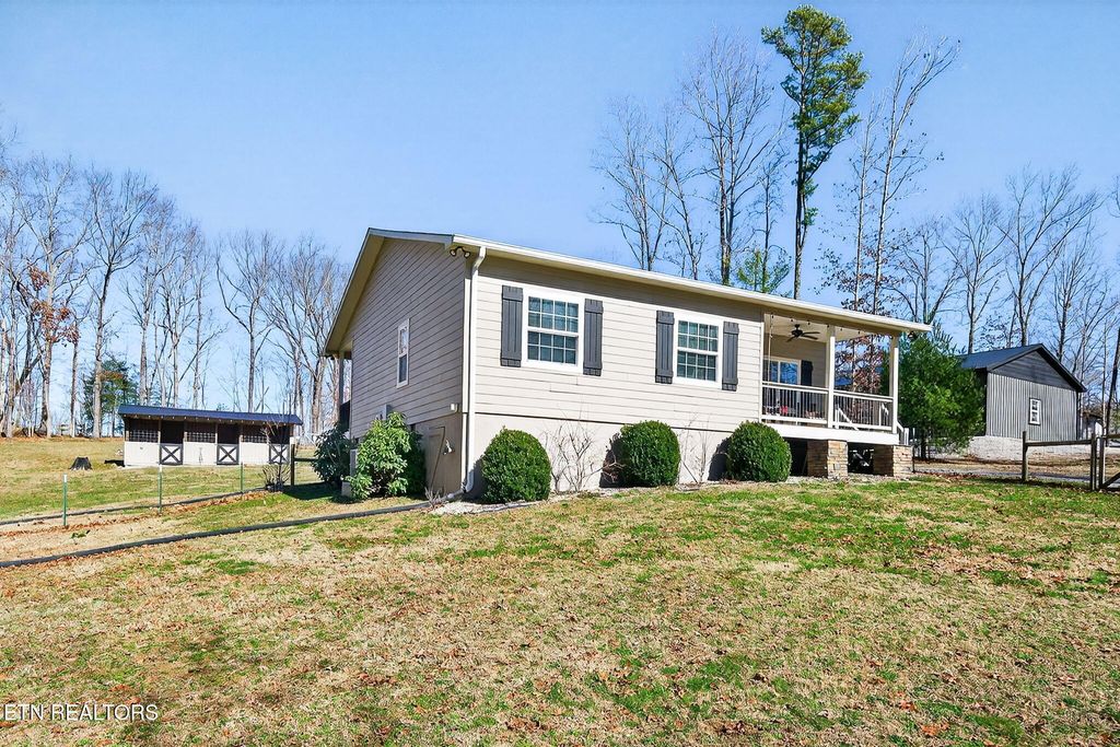 Photo of 875 S Fork Drive, Jamestown, TN 38556 (MLS # 1330073)