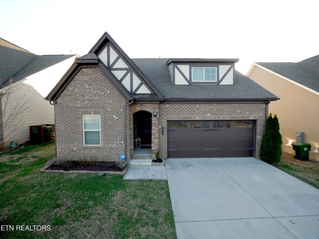 Photo of 1209 Branch Creek Lane, Maryville, TN 37801 (MLS # 1331851)