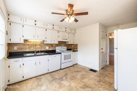 Tiny photo for 1314 Goldleaf St, Maryville, TN 37801 (MLS # 1356040)