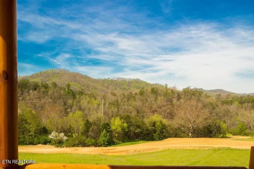 Photo of 3730 Heritage Hills Drive, Pigeon Forge, TN 37863 (MLS # 1336576)