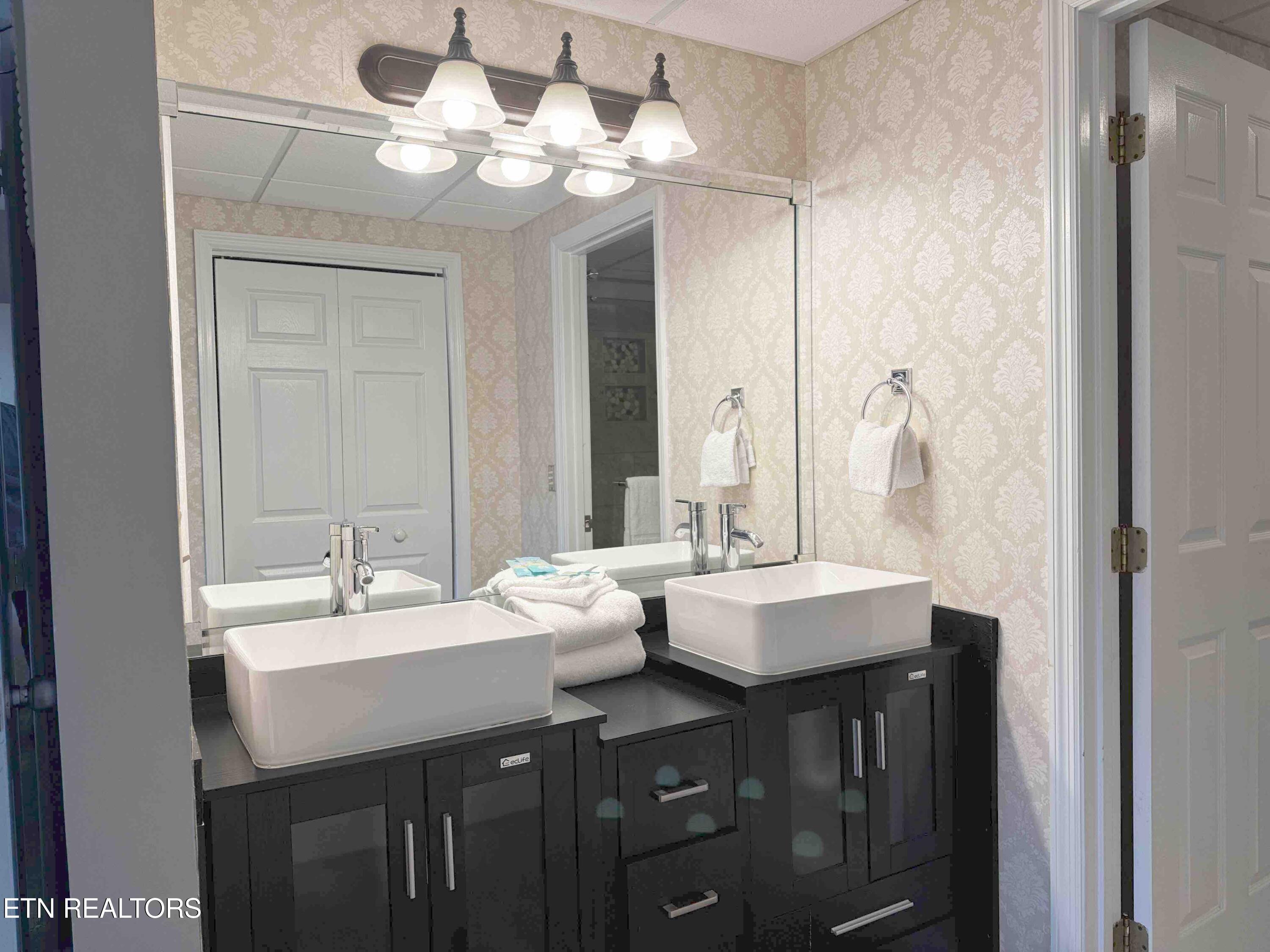 3215 N River Rd STE 307