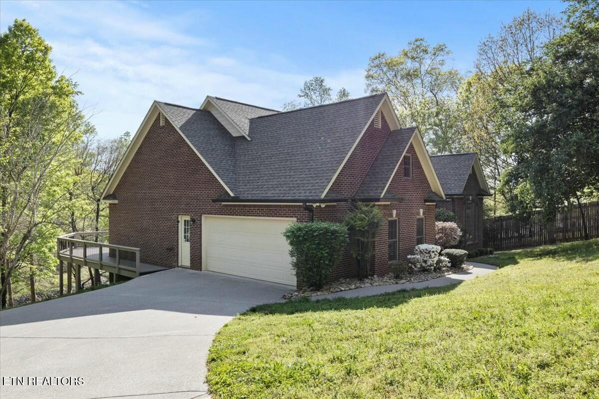 1121 S Sequoyah Drive