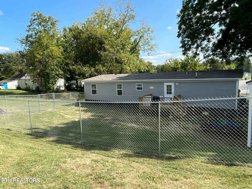 Photo of 314 Warren St, Madisonville, TN 37354 (MLS # 1326196)